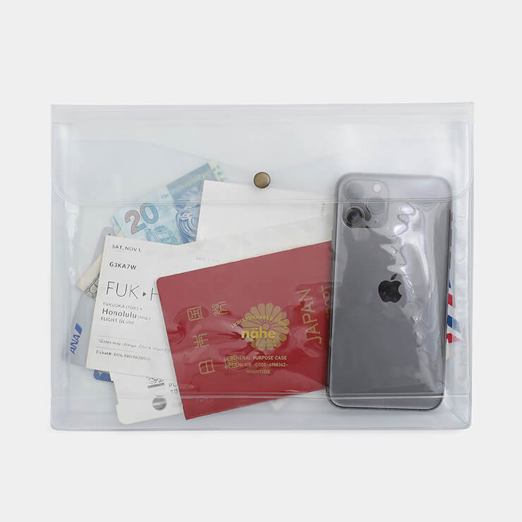 パスポート・チケット・カード・スマートフォン