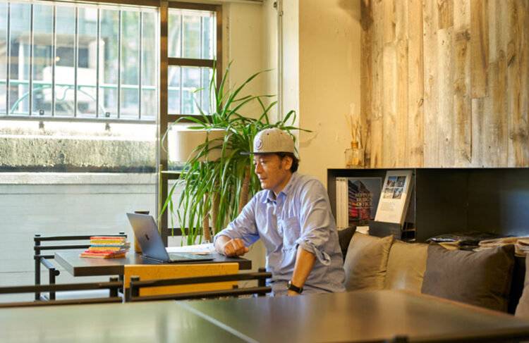 絵本レーベル〈若芽舎〉代表・若木信吾へインタビュー。子どもの想像力を刺激する「ワークブック」とはのイメージ画像